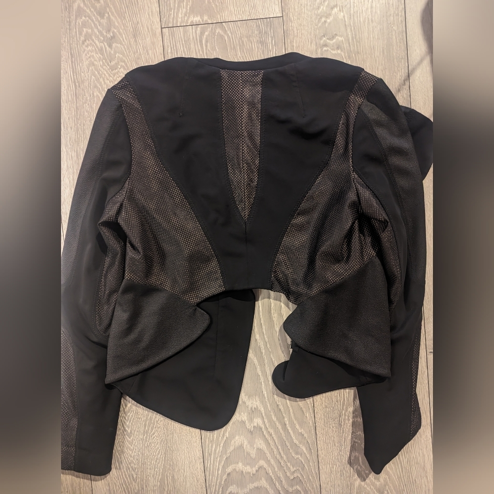 BCBGMaxAzria Runway cropped blazer - Picture 3 of 4